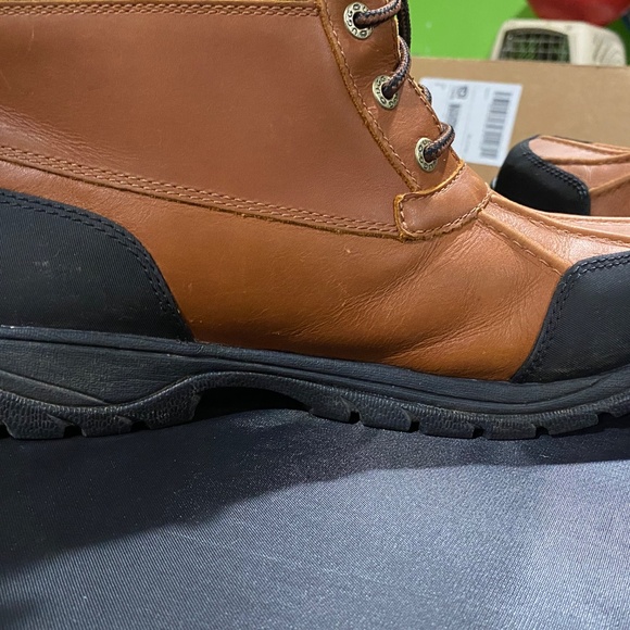 UGG Tan and Black Adirondack Boots - Picture 11 of 15